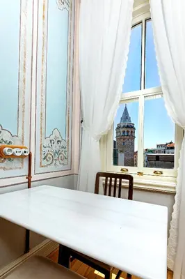 a white table in a room with a window at Meroddi Barnathan Hotel in Istanbul