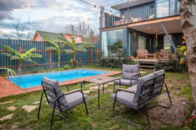 a yard with three chairs and a pool at Sapanca Glamping in Sakarya