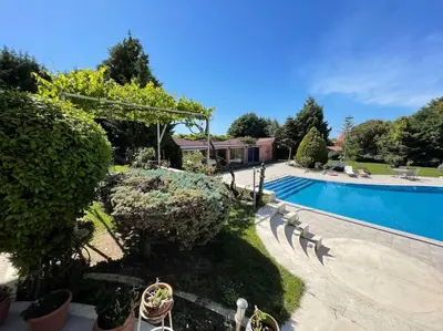 a yard with a swimming pool and some plants at Silivri Gazitepe'de 3 katlı, havuzlu lüks villa in Silivri