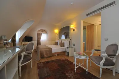 a hotel room with a bed and a bathroom at Hotel Yasmak Sultan in Istanbul