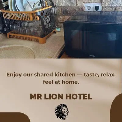 a picture of a microwave next to a basket of dishes at Mr Lion Kumkapı Otel in Istanbul