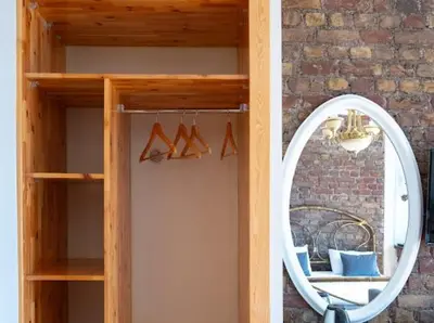 a mirror and a shelf with hangers in a room at Fatih Balat tarihin içinde şık bir ev 2 in Istanbul