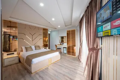 a bedroom with a bed and a kitchen at Luxury Airport Hotel By Zazzoni-İstanbul Airport in Arnavutköy