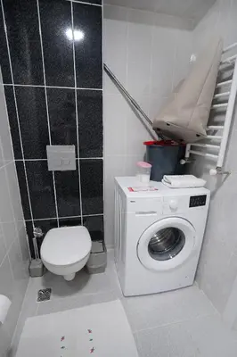 a bathroom with a toilet and a washing machine at King Suite OJ9 in Esenyurt