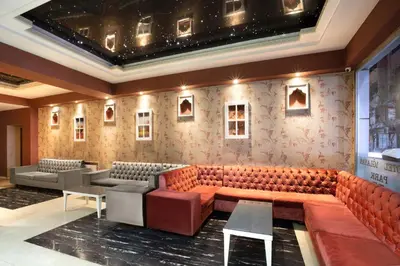 a waiting room with red leather couches and chairs at Park Çağlayan Hotel in Istanbul
