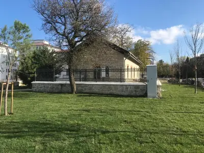 a house with a tree in a yard at İstasyon Otel in Boyalık